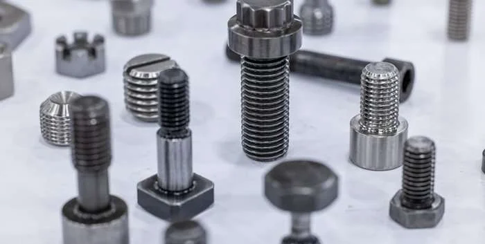fixations en acier