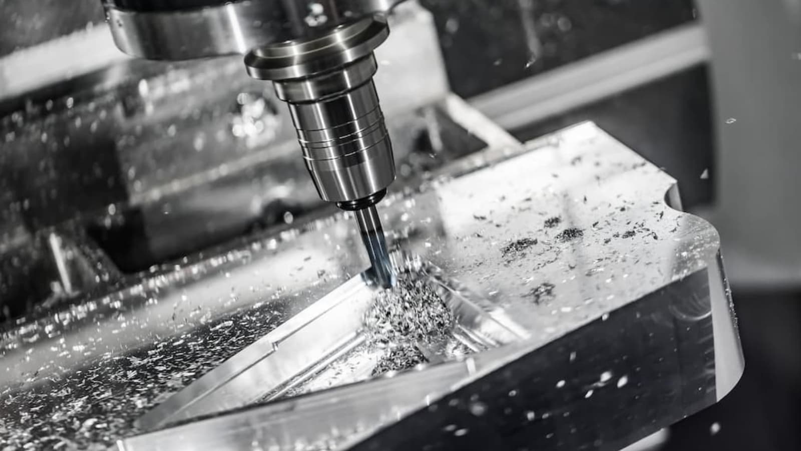 Fraisage CNC sur une pièce d'acier