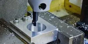 Bohrungsbearbeitung: Arbeitsschritte und Tipps zum Bohren von Löchern