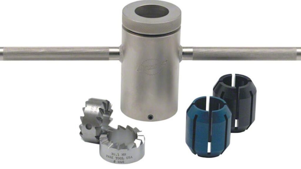 Tool Post: Adjusting the Cutting Tool